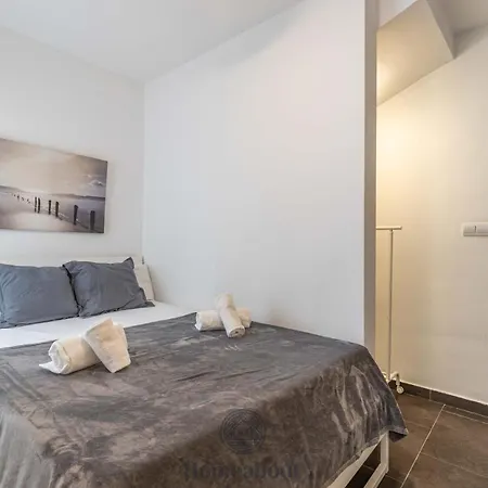 Fun Building By Homeabout Apartment Malaga